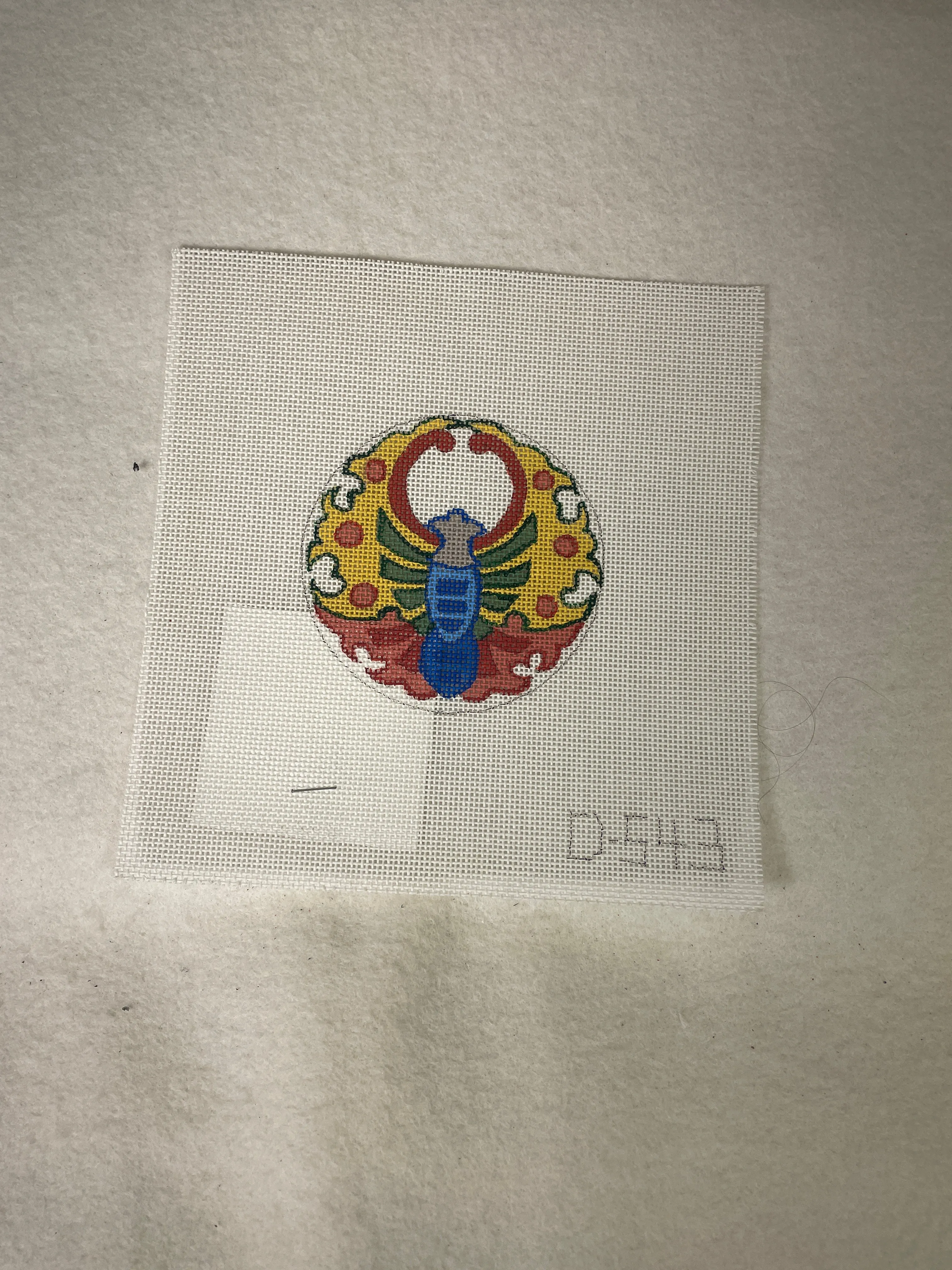 * SALE / Julia's Needleworks 18M D-543 Round