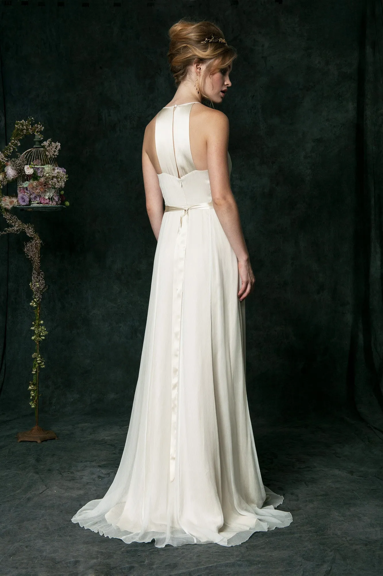 HB6640 Modern Key Hole Neckline Wedding Dress
