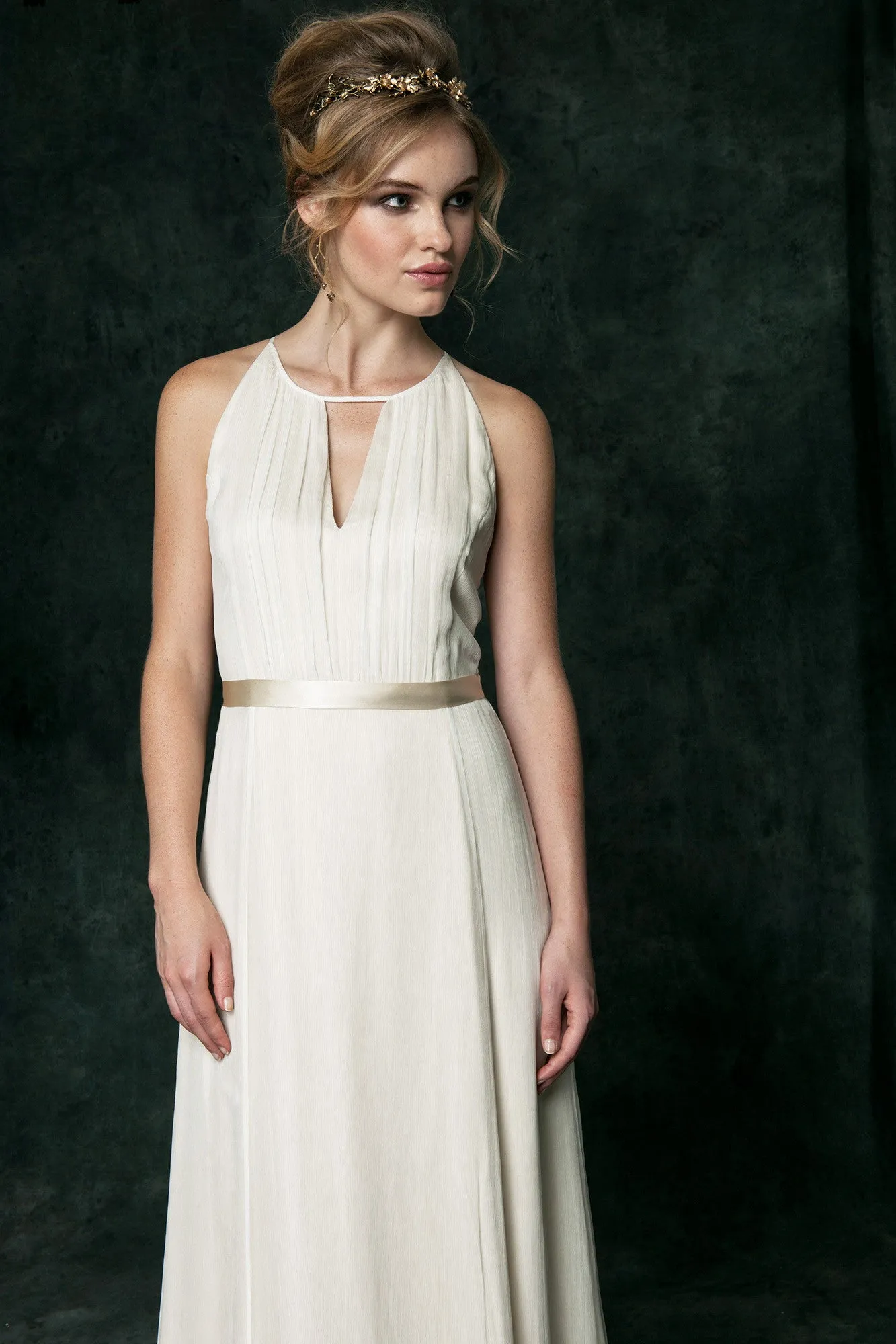 HB6640 Modern Key Hole Neckline Wedding Dress