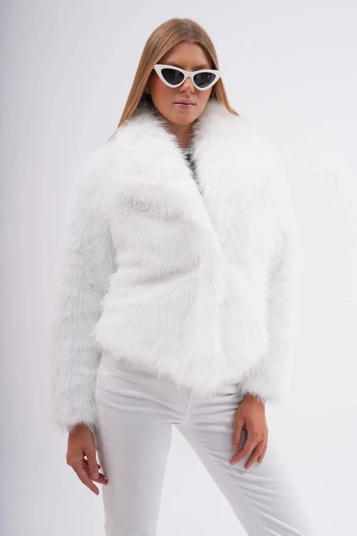 Wide Collar Faux Fur Jacket – White